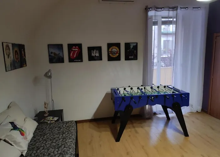 Apartament 90's House